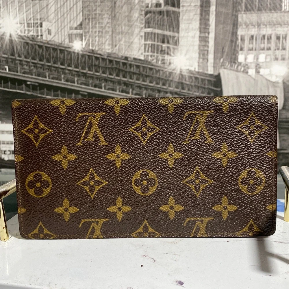 Authentic Louis Vuitton Monogram Checkbook/Phone Continental Wallet - Picture 4 of 16